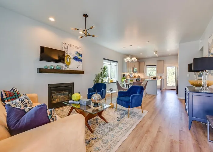 Modern Flagstaff Vacation Rental With 2 Living Areas